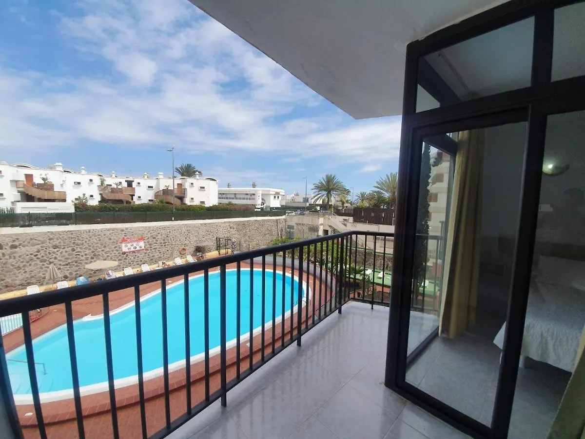 Ocean Front Cozy 2 Bedroom, 3 Beds Spacious- Netflix, Pool, Beach Lift & Fast Wifi Playa del Ingles  Apartment