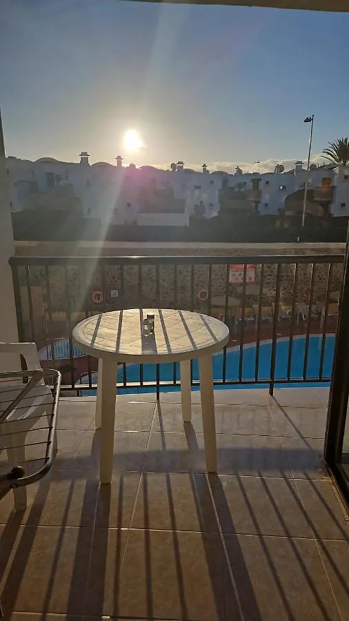 Apartment Ocean Front Cozy 2 Bedroom, 3 Beds Spacious- Netflix, Pool, Beach Lift & Fast Wifi Playa del Ingles