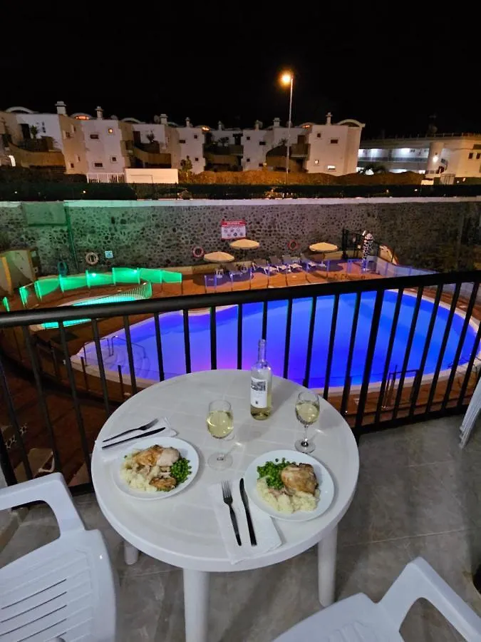 Apartment Ocean Front Cozy 2 Bedroom, 3 Beds Spacious- Netflix, Pool, Beach Lift & Fast Wifi Playa del Ingles