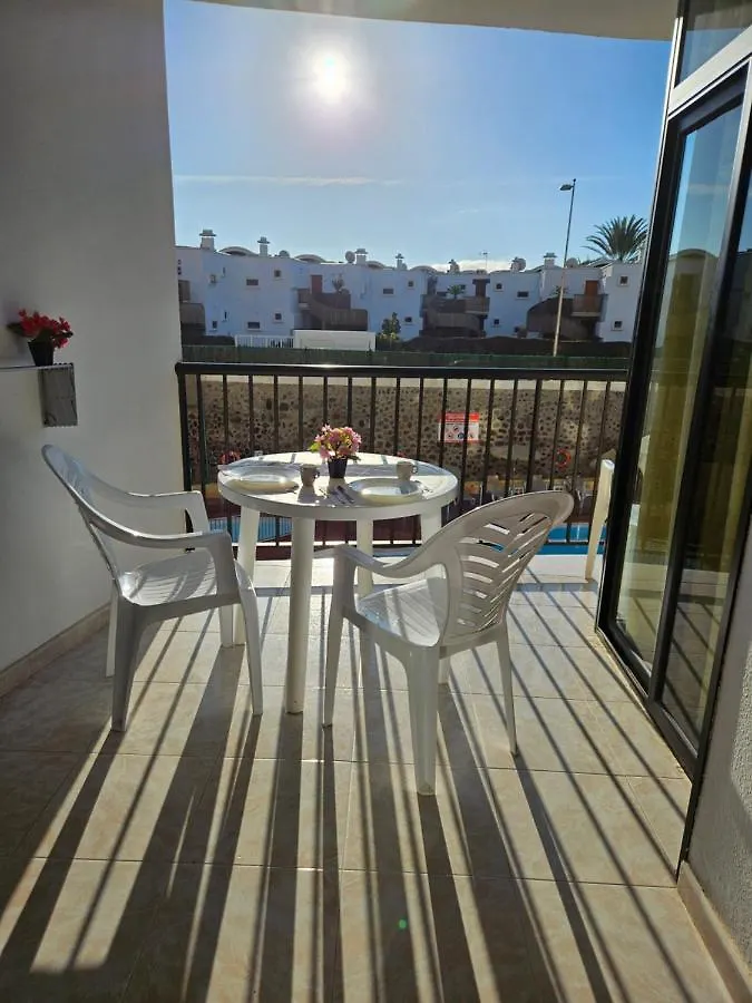 Ocean Front Cozy 2 Bedroom, 3 Beds Spacious- Netflix, Pool, Beach Lift & Fast Wifi Playa del Ingles