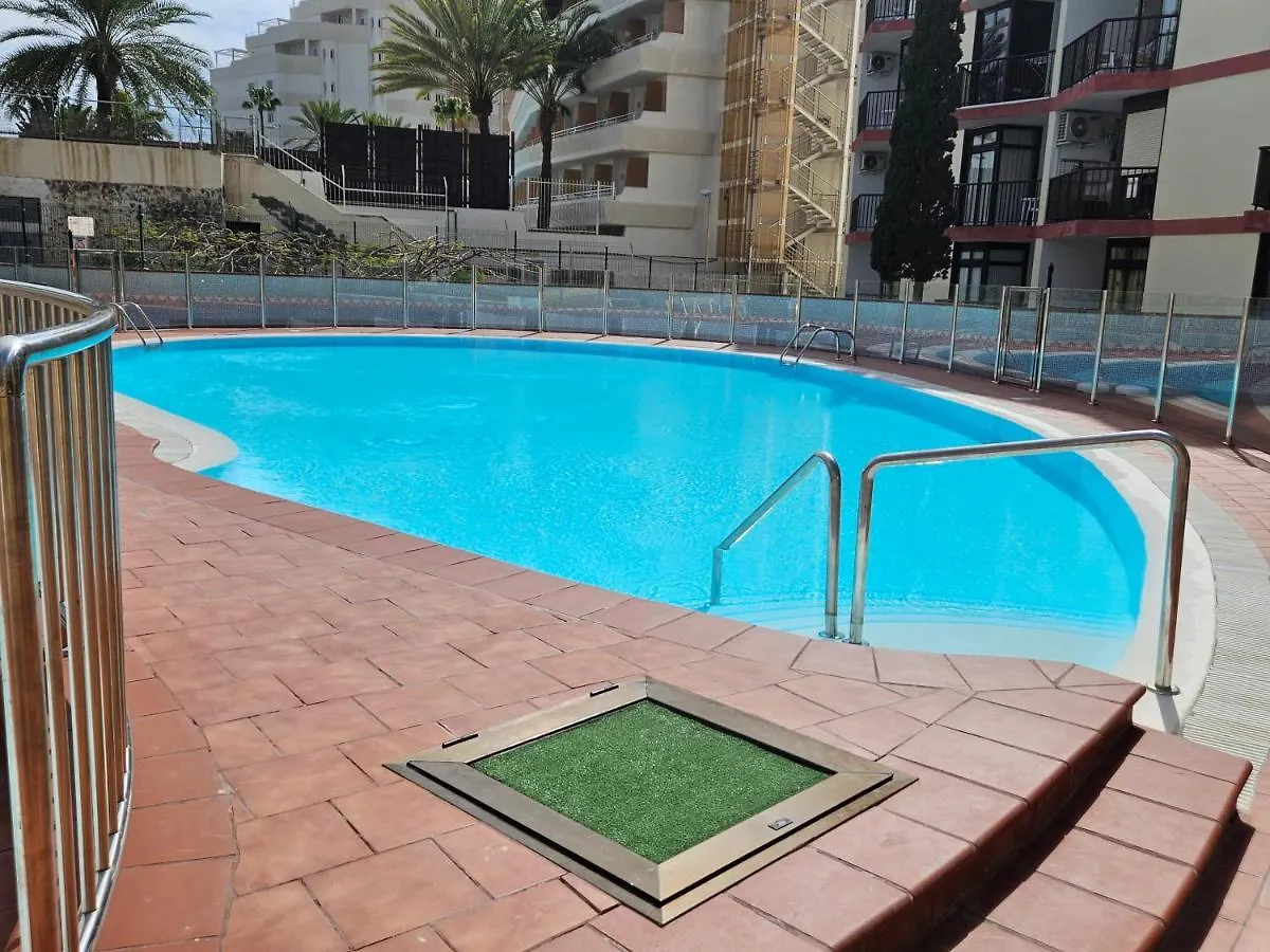 Ocean Front Cozy 2 Bedroom, 3 Beds Spacious- Netflix, Pool, Beach Lift & Fast Wifi Playa del Ingles  0*, Playa del Ingles (Gran Canaria)