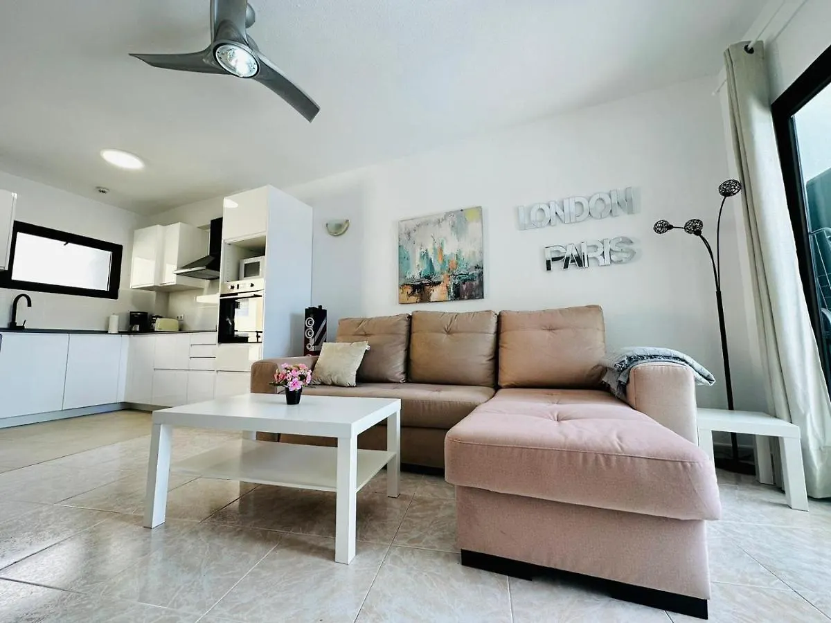 Ocean Front Cozy 2 Bedroom, 3 Beds Spacious- Netflix, Pool, Beach Lift & Fast Wifi Playa del Ingles  0*, Playa del Ingles (Gran Canaria) Spain