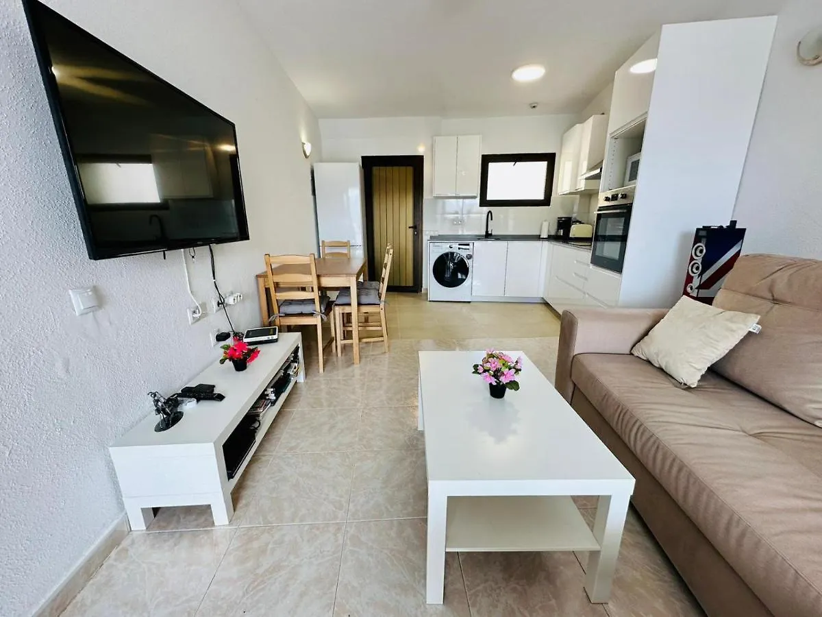 Ocean Front Cozy 2 Bedroom, 3 Beds Spacious- Netflix, Pool, Beach Lift & Fast Wifi Playa del Ingles  Apartment