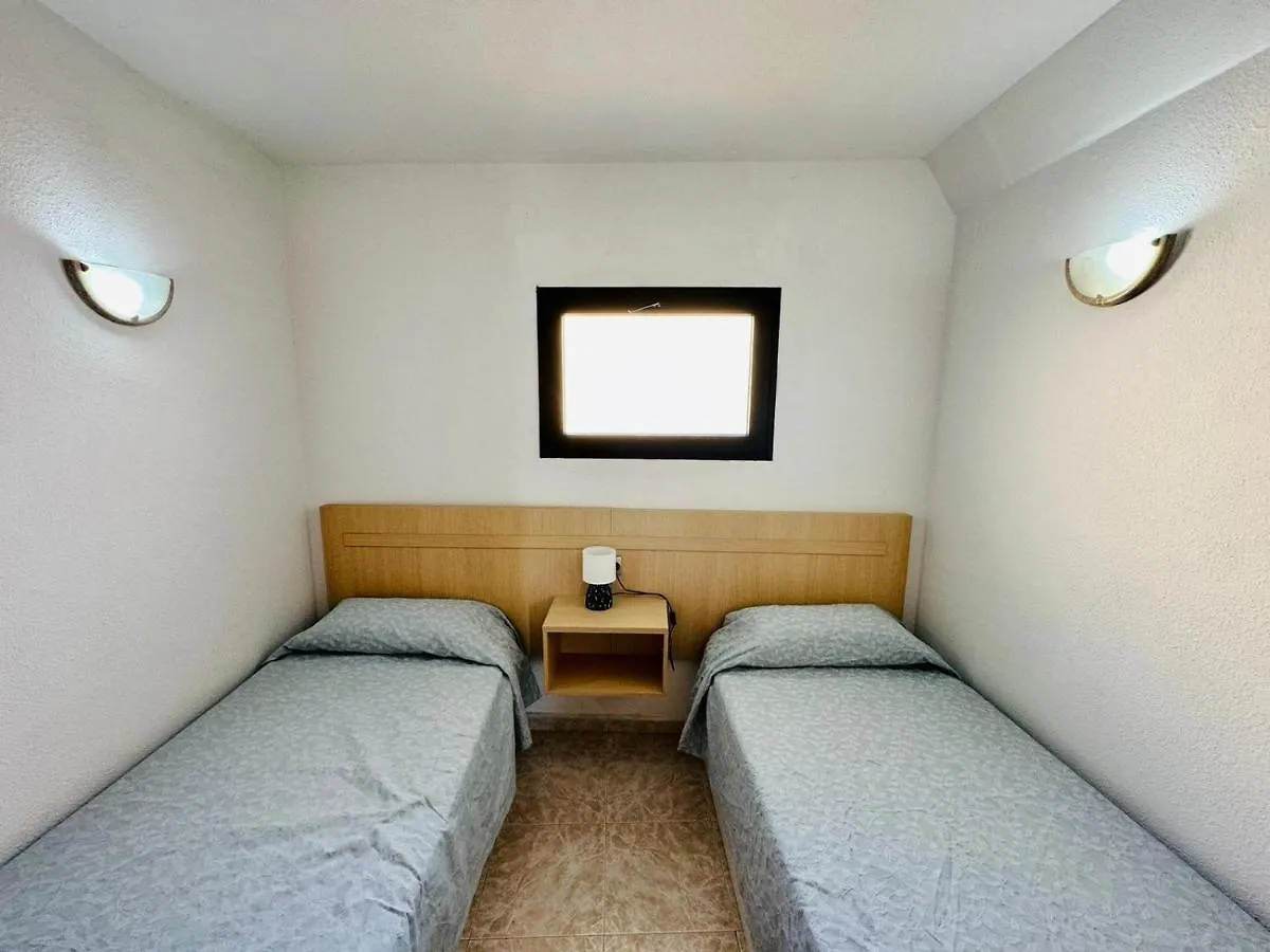 Apartment Ocean Front Cozy 2 Bedroom, 3 Beds Spacious- Netflix, Pool, Beach Lift & Fast Wifi Playa del Ingles