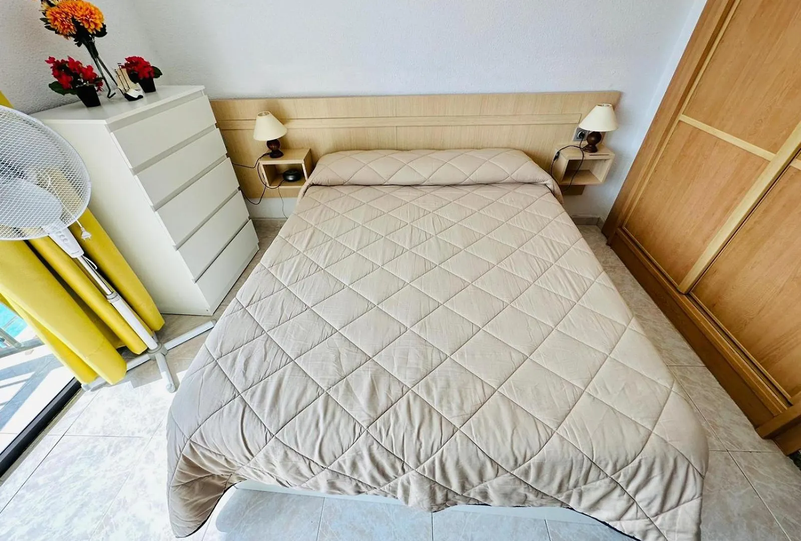 Ocean Front Cozy 2 Bedroom, 3 Beds Spacious- Netflix, Pool, Beach Lift & Fast Wifi 플라야 델 잉글스